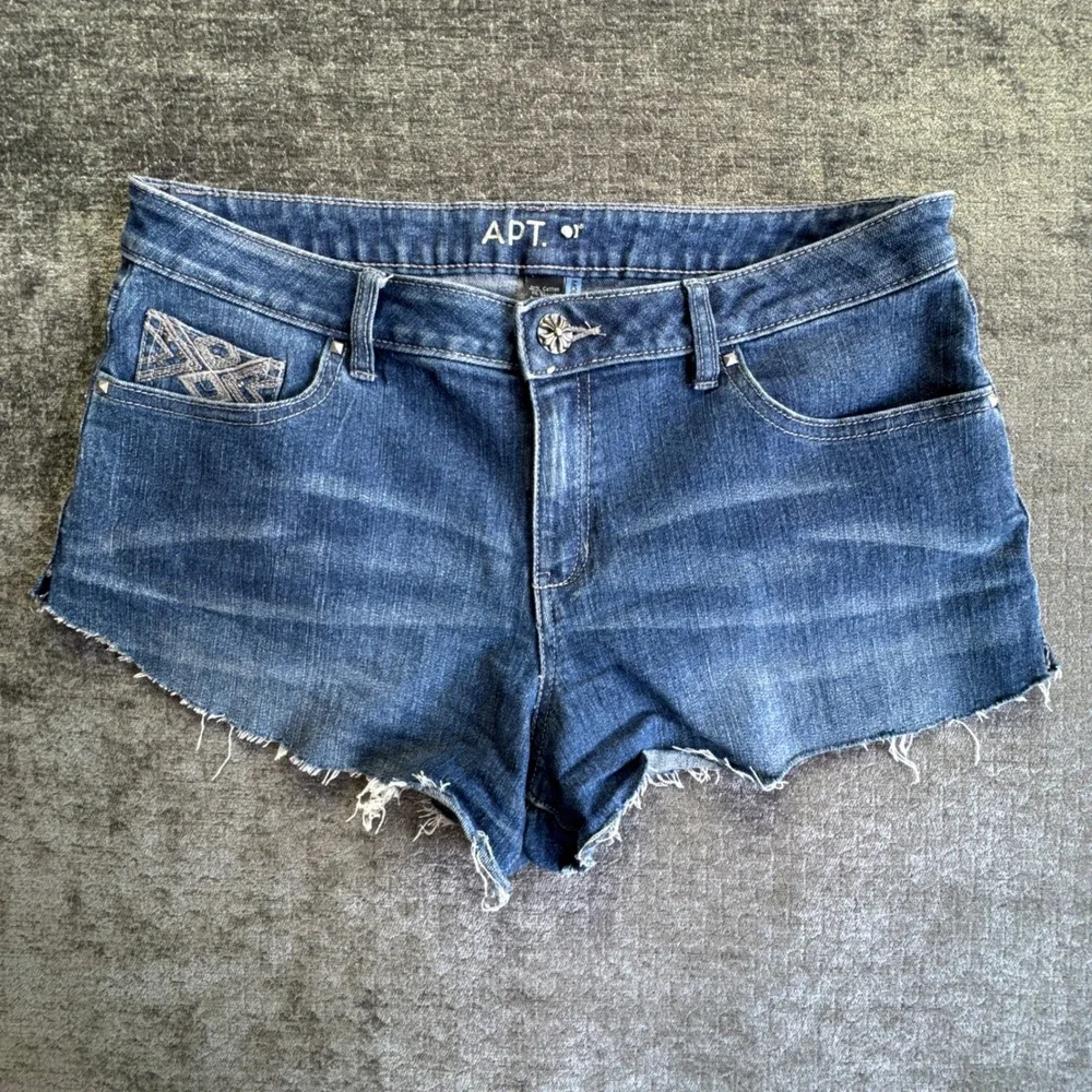 Apt. 9‎ Modern Denim Shorts Womens 10 Blue Cotton Mid Rise Embroidered Raw Hem